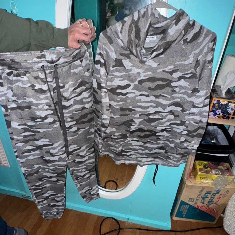 Grey camo jogging set